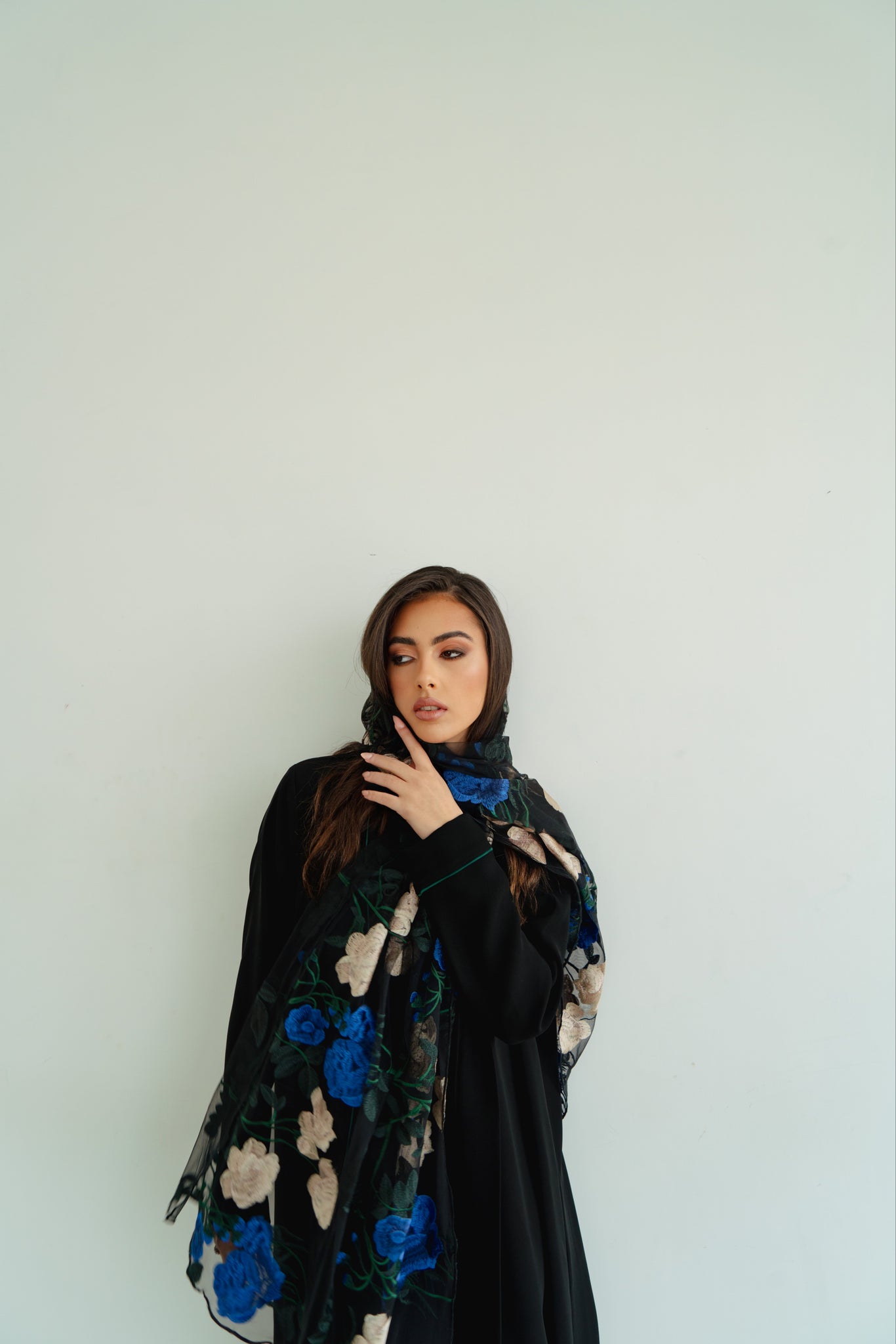 Plane abaya with 2 scarfs 1-tulle scarf flowered 2- plane black